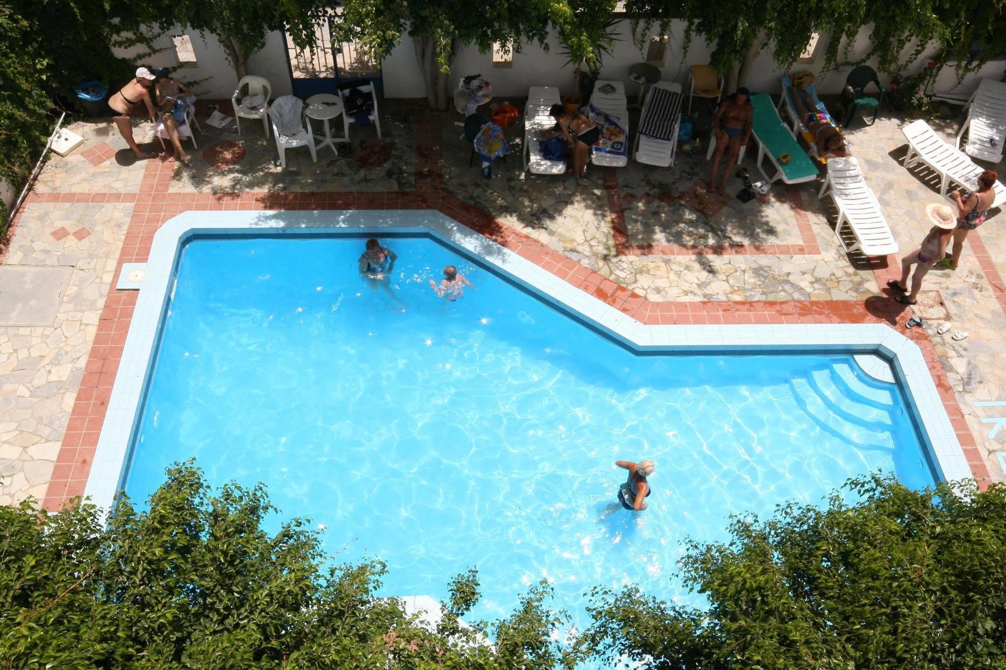 Hotel Iro Hersonissos  Bagian luar foto